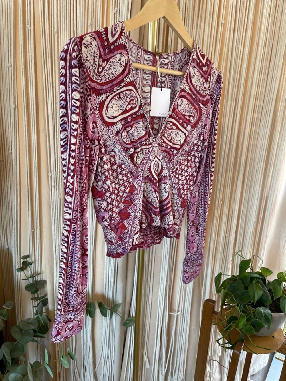 Free People Wild & Free Paisley Crop Top deep V-neck & long sleeves magenta - Picture 11 of 12